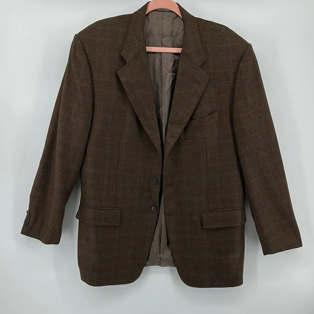 Corneliani Brown Sport Coat with Notched Lapel and Structured Shoulders Size 48L